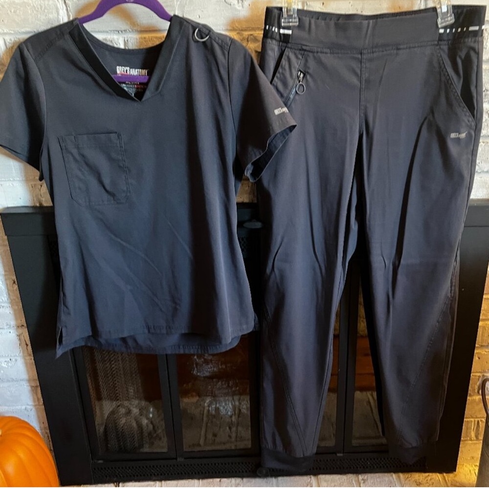 Greys Anatomy active scrubs size small